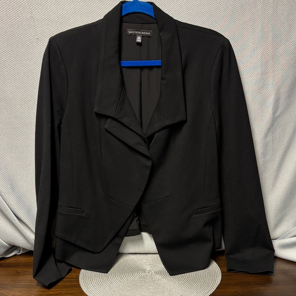 🟢NWOT. Saks Fifth Ave black blazer with second layer detail on one side.